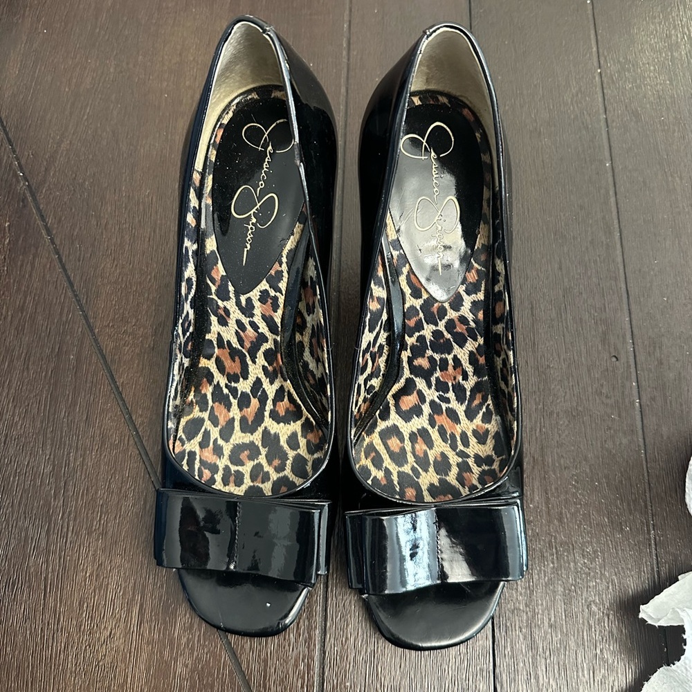 Beautiful patent leather heel pumps